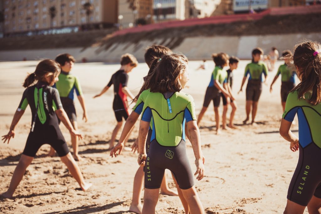 Campus naútico organizado por la Escuela de Surf Hopupu.